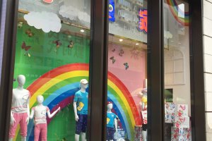 春熙路T恤家橱窗