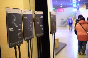 为什么写真KT板广告牌很容易起泡呢？？？