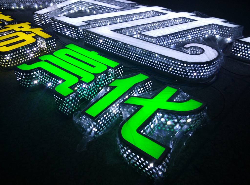 在广告中有用地使用文字的战略有哪些？？？？